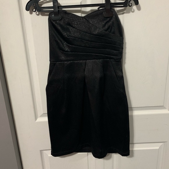 2 for 15$// Dynamite Strapless Dress - Picture 1 of 3